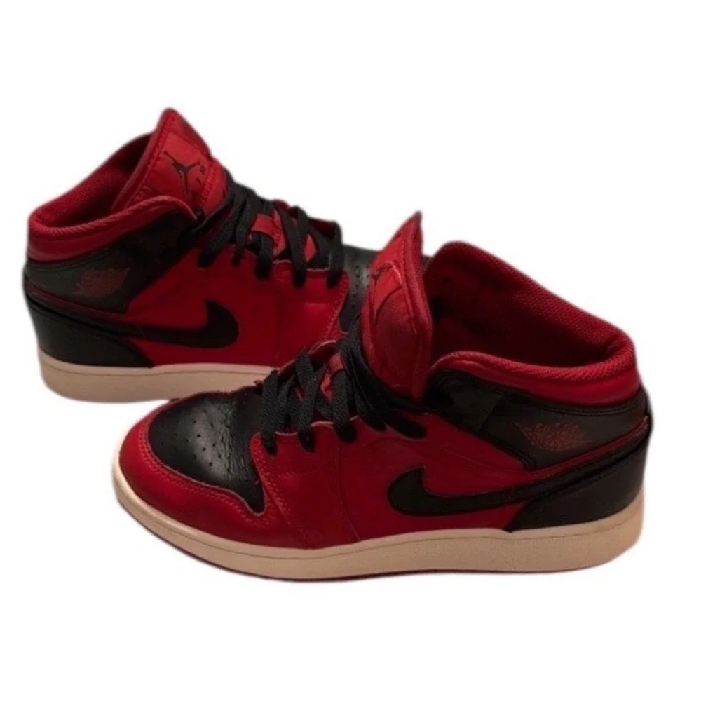 Nike‎ Air Jordan Style High-Top SneakersSize: 5.5Y Women's 7–7.5 Condition: Mint